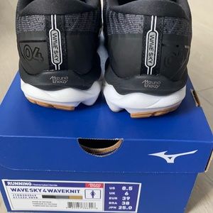 Mizuno Wavesky 4 Waveknit Womens Running Shoe